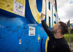 «Зеленский труп»: нацисты на Украине запретили президенту выводить ВСУ из Донбасса