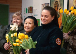 Жён погибших на СВО, эвакуированных и военнослужащих женщин поздравили в ДНР