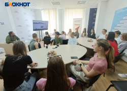 Активисты «Движения первых» встретились с бойцами, освобождавшими донецкий аэропорт