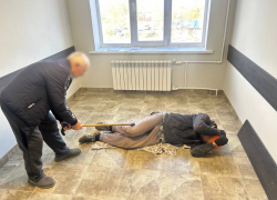 Житель Тореза избил соседа по голове его же тростью до сотрясения 