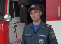 Спасатель из Донецка рассказал о тушении пожара на Крытом рынке под повторными обстрелами ВСУ  