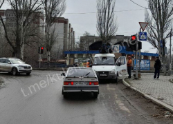 В Петровском районе Донецка, который 11 лет регулярно обстреливали ВСУ, ремонтируют дороги