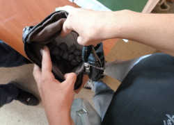 Донецкая закладчица прятала в сумочке 49 свертков с наркотиками для продажи