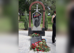 В Волновахе торжественно открыли памятник погибшим воинам-освободителям города от укронацистов
