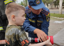 Стать пожарным: малыши ДНР смогли почувствовать себя настоящими спасателями