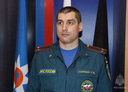 Спасатель по призванию: в ДНР, возвращаясь домой, пожарный помог женщине, попавшей в ДТП
