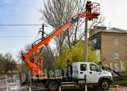 В пострадавшем от обстрелов ВСУ Петровском районе Донецка восстанавливают освещение