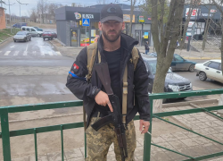 Любитель фотографироваться с оружием в школе получил приговор в суде Донецка