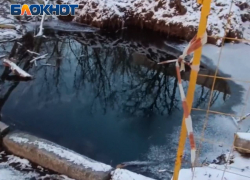 Без воды в кранах, но с «озёрами» на дорогах: жители улицы Сеченова в Донецке больше года ждут ремонта аварийной скважины