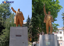 Статуям Ильича и шахтера нечем указывать путь возле управы Кировского района Донецка