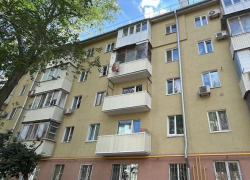 Пятиэтажный красавец: в Мариуполе восстановили дом на проспекте Строителей