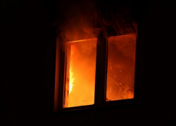 Пожарные спасли пенсионера из горящего дома в Донецке