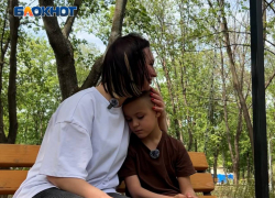 Маленькие герои Донецка: как два сына погибшего участника СВО покорили соцсети, помогая маме