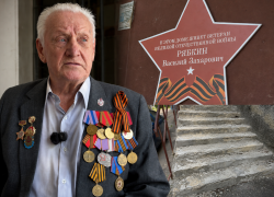 В Донецке 98-летний ветеран ВОВ Василий Рябкин живет в доме с разбитым подъездом