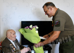 В Донецке поздравили ветеранов ВОВ с 80-летием со Дня освобождения Донбасса