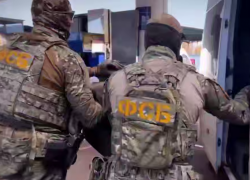 Житель ДНР похитил знакомую и избил ее ломом