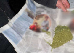 Подозрительным поведением выдал себя житель Волновахи со свертком наркотиков