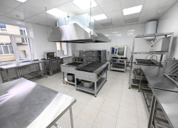 Поваров не хватает чтоб прокормить детей в школах ДНР, заявил министр образования