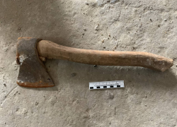 После пьянки зарубила топором: в Горловке женщина лишила жизни знакомого