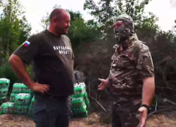 Штурмовикам ДНР передали помощь активисты Народного фронта
