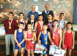 Донецкие борцы взяли семь медалей в Луганске