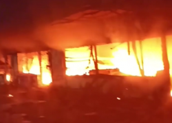 Пожар в Енакиево уничтожил 11 торговых киосков