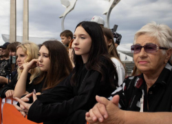 Песни, танцы и конкурсы: в Мариуполе отметили День молодежи