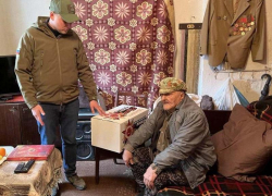  Дом последнего ветерана ВОВ Володарского района обнесли новым забором строители из Липецка