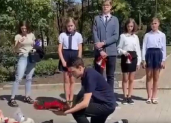 «Они не услышат школьного звонка»: в Донецке прошла акция в память о погибших от обстрелов детях 