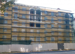 Сначала восстановили, теперь хотят снести: жители мариупольского дома на Артёма, 59 бьют тревогу