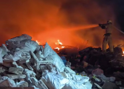 Сильный пожар произошел на гигантской «закрытой» свалке на Одинцова в Донецке