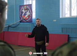 Чемпион ДНР по боевому самбо провел мастер-класс для кадетов в Донецке