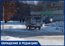 На Шахтерской площади Донецка водители «оккупировали» тротуар из-за маркетплейсов