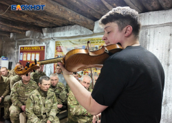 Известный российский музыкант Пётр Лундстрем приехал с концертом к бойцам славянского полка в ДНР