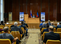 В  Донецке состоялось первое в истории ДНР заседание городского совета депутатов