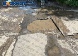 Дорога на Полоцкой в Донецке превратилась в полосу препятствий с арматурой