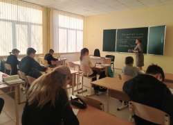 Школы ДНР переходят на очное обучение по мере восстановления