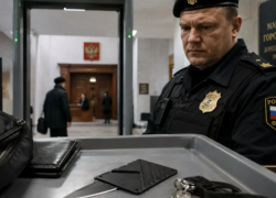 В Макеевке мужчина пронёс в суд карту-нож и получил штраф