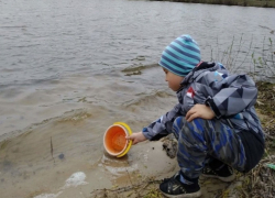 Осторожно на воде: МЧС ДНР призывает следить за детьми вблизи рек и прудов