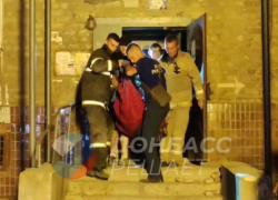 18-летнюю дончанку достали из-под завалов обстрелянного ВСУ дома спустя семь часов