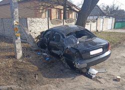 В Макеевке водитель без прав влетел в столб и погиб