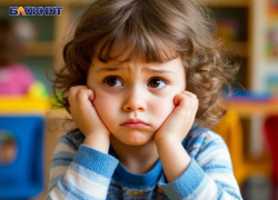 Воспитательница из ДНР закрывала детей в туалете и срывалась на них на утреннике