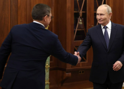 Якушев доложил Путину о работе ЕР по гуманитарной помощи историческим и прифронтовым регионам