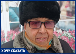 «Воды нет в кране, в бочке, в магазине»: 75-летний дедушка из центра Донецка проходит по 4 остановки в поисках воды