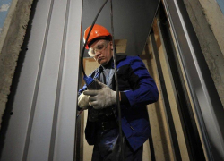 Две тысячи крыш и триста лифтов отремонтируют в ДНР в 2026 году 