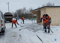 В ДНР продолжают бороться со снежными сугробами