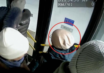 В троллейбусах Донецка орудует дама, ворующая кошельки у пассажиров – соцсети