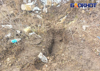 В Макеевке на Гризодубовой Водоканал разрыл место прорыва трубы и бросил работу