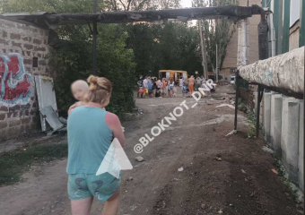 В Калининском районе Донецка рабочие порвали трубу. Управа на выходных, люди без воды