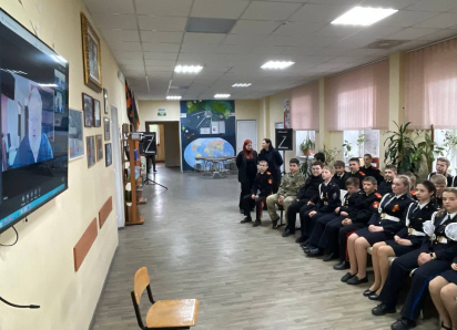 Сын «Бати» организовал встречу: кадеты корпуса Захарченко в Донецке пообщались с военкорами и иностранными экспертами